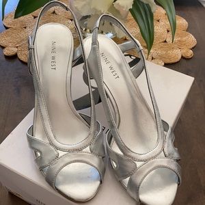 Nine West Sling Back Silver Heels 💕